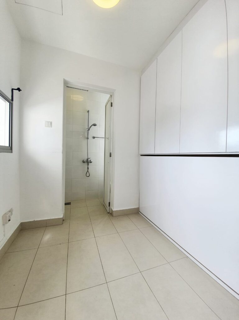 [1925325]Utility_Room_With_Flip_Down_Bed_
