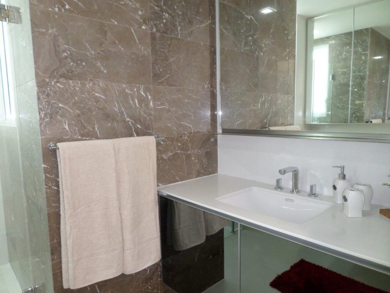 15 Master Bathroom
