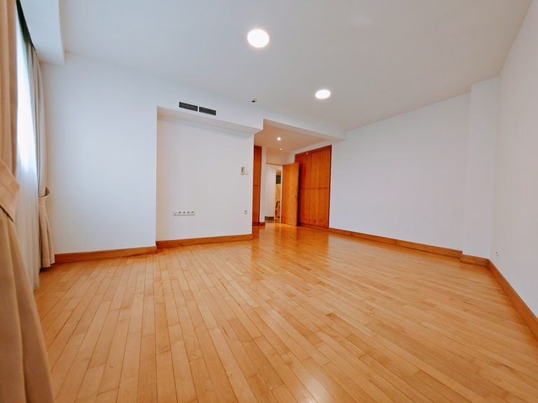 [5137556]Master_Bedroom_Pic5_